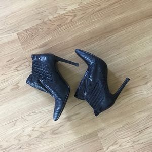 Guess black ankle boot